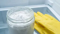 So reinigst du deinen Kühlschrank mit Backpulver und beseitigst Gerüche ein für alle Mal